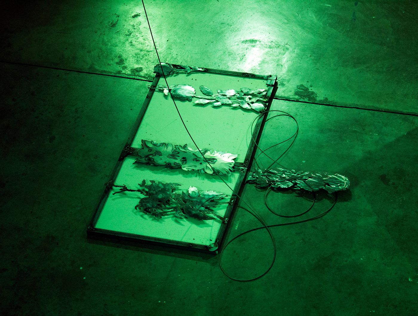 Sólo tus temblores y mi risa, 2021. Steel, fire, pulverized rose quartz on canvas; 90x30 in.