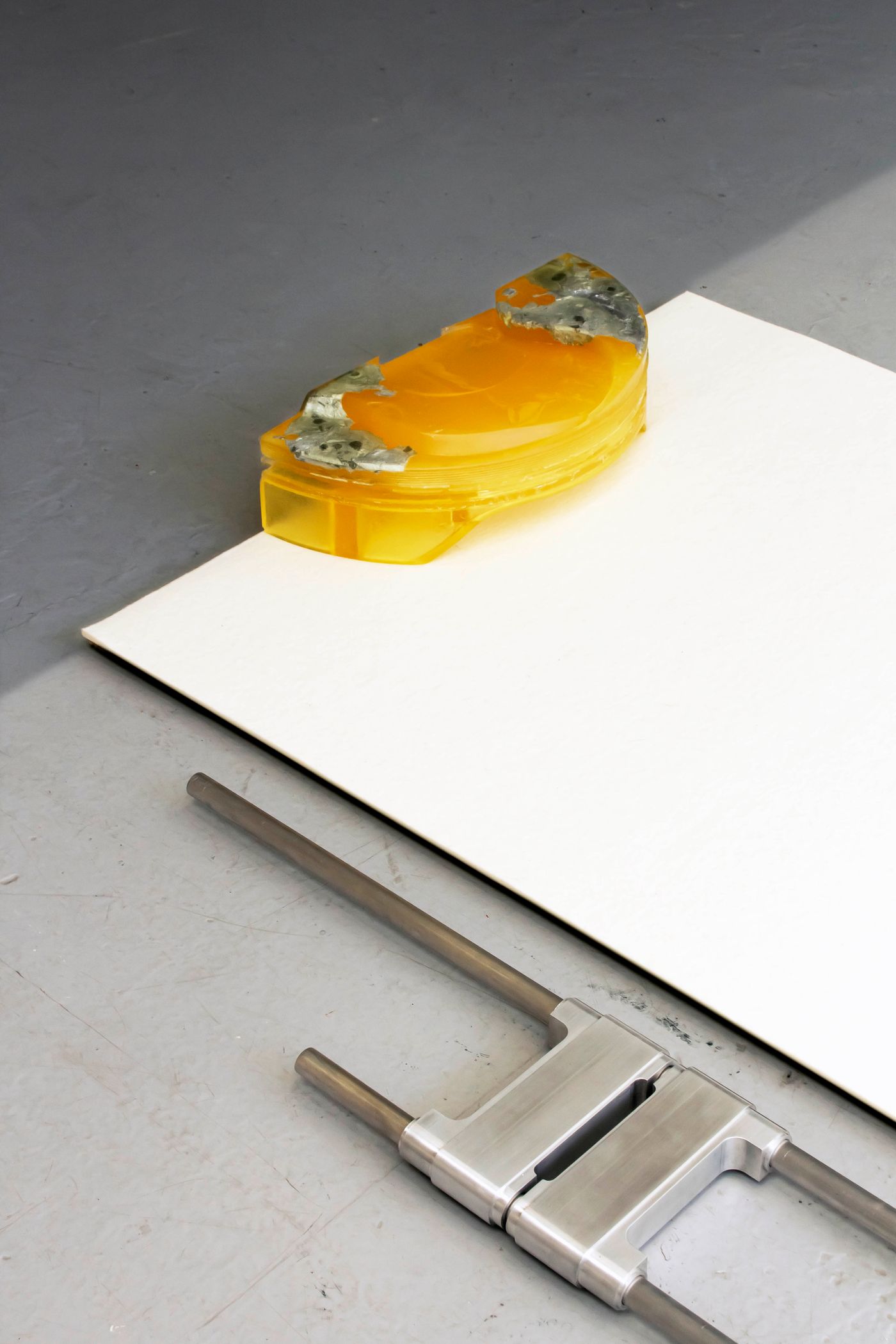Detail of An Hour Isn’t Only an Hour (iteration no.2), 2022. Pigmented urethane resin, cast aluminum, industrial felt, manually milled aluminum forms, aluminum tube stock; resin cast dimensions 18.5 x 9.25 x 5.5 in.; milled aluminum forms 8 x 4.5 x 2 in. Photo courtesy the artist.