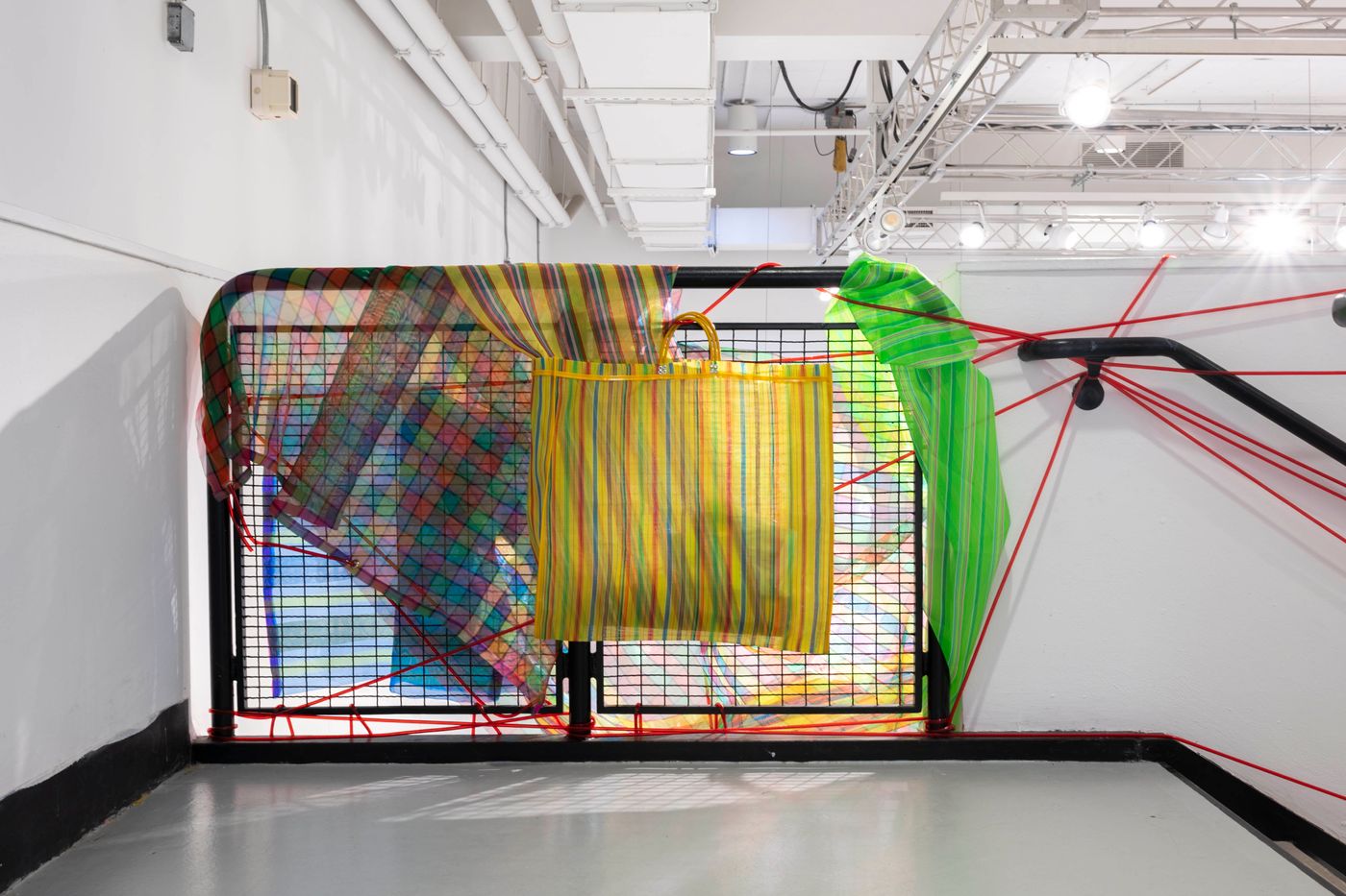 En camino / On the way (detail), 2022. Monofilament meshes, plastic handle tubing, and sewn grocery bags; 17.5 x 19.5 ft. Photo: Allison Minto.